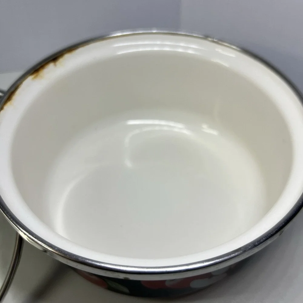 Vintage Ginnys Enamel Pan and 2 Bowls Apples Red Black Lot of 3‎ Movie Prop